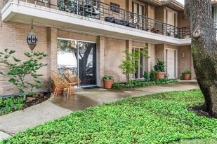 6306 Bandera Ave in Dallas, TX - Building Photo