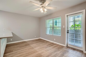 910 Duncan Ln, Unit 5 in Austin, TX - Foto de edificio - Building Photo