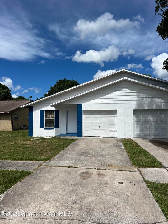 370 Country Ln Dr in Cocoa, FL - Building Photo