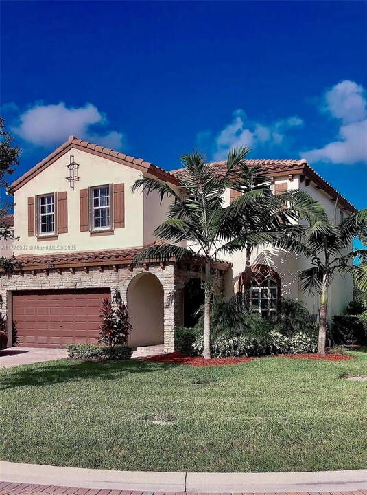 7846 Patriot St in Greenacres, FL - Building Photo