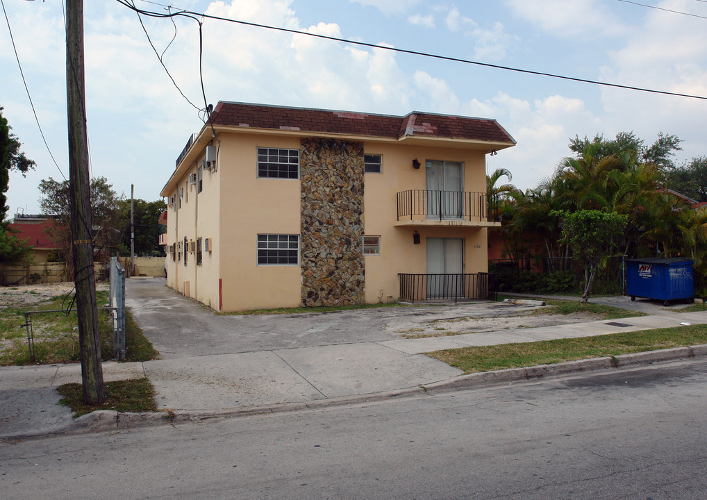 1120 NW 7th St in Miami, FL - Building Photo