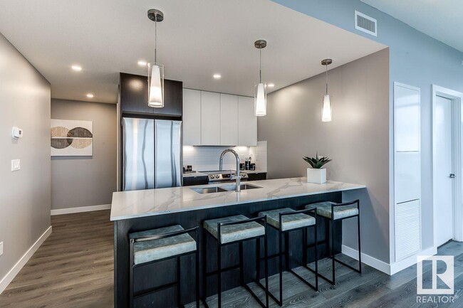 9922-9111 111 St NW in Edmonton, AB - Building Photo - Building Photo