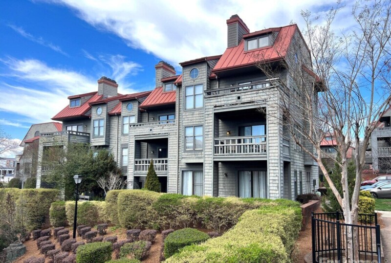 9033 J M Keynes Dr in Charlotte, NC - Building Photo
