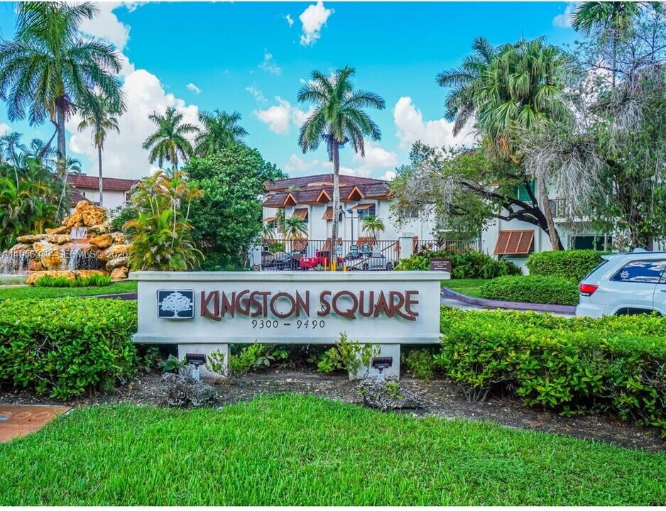 9402 SW 77th Ave in Miami, FL - Building Photo