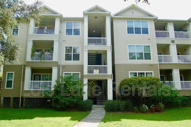 property at 700 Daniel Ellis Dr