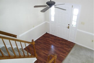 12324 Knightsbridge Dr in Woodbridge, VA - Foto de edificio - Building Photo