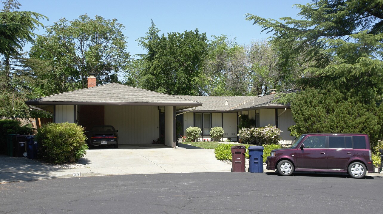 26-28 Sutters Mill Ct in Walnut Creek, CA - Foto de edificio