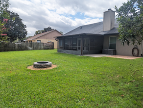 1043 Weaver Dr in Oviedo, FL - Building Photo - Building Photo