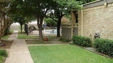3045 Park Ln in Dallas, TX - Building Photo - Building Photo