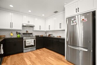 806 Philco Dr in Austin, TX - Building Photo - Building Photo