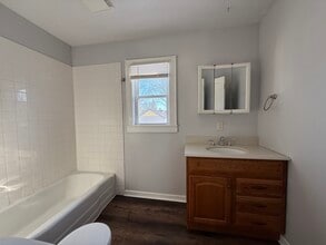 1013 11th Ave SW in Austin, MN - Building Photo - Building Photo