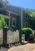 2539 Oakridge Pl in Decatur, GA - Building Photo
