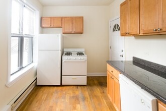 720 W Barry Ave, Unit J01P in Chicago, IL - Foto de edificio - Building Photo