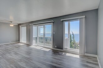 Synergy @ 2019 Shoreline Apartments in Alameda, CA - Foto de edificio - Building Photo
