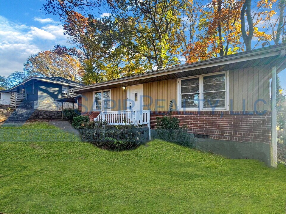 1686 Valencia Rd in Decatur, GA - Building Photo