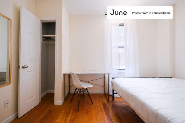 Private bedroom in 4 bed/2 bath Home in New York, NY - Building Photo - Building Photo