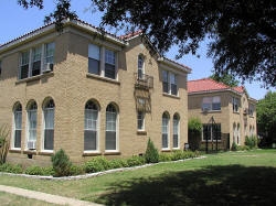 Granada Gables Apartments in Fort Worth, TX - Building Photo