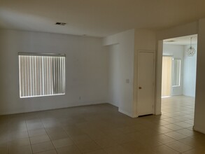 9165 Whitecap Rains Ct in Las Vegas, NV - Building Photo - Building Photo