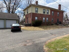 916 Windsor Ave in Windsor, CT - Building Photo