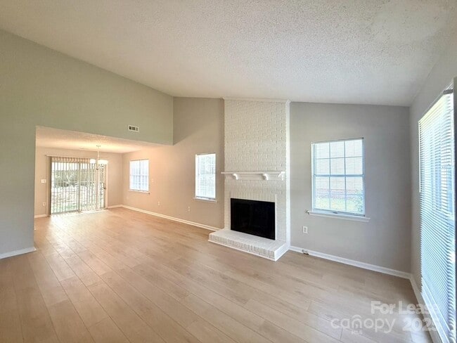 3710 Burntwood Ct in Charlotte, NC - Building Photo - Building Photo