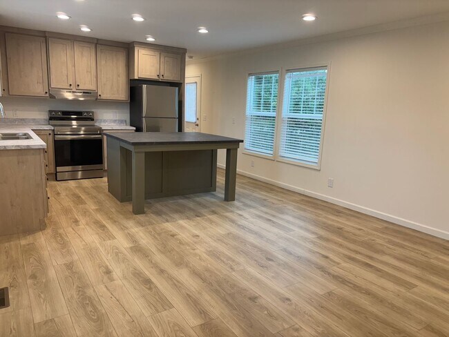 205 Plum Dr in Raeford, NC - Building Photo - Building Photo