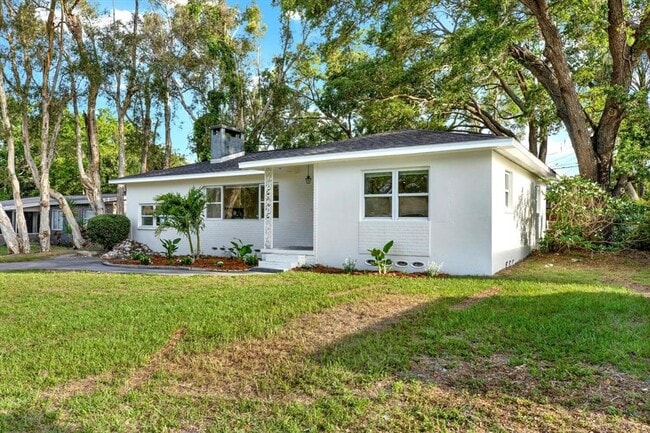 1352 Parkwood St in Clearwater, FL - Building Photo - Building Photo