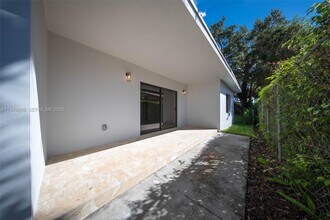 2625 SW 32nd Ct in Miami, FL - Foto de edificio - Building Photo