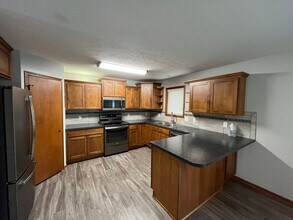 7825 Yankee Woods Dr in Lincoln, NE - Building Photo - Building Photo