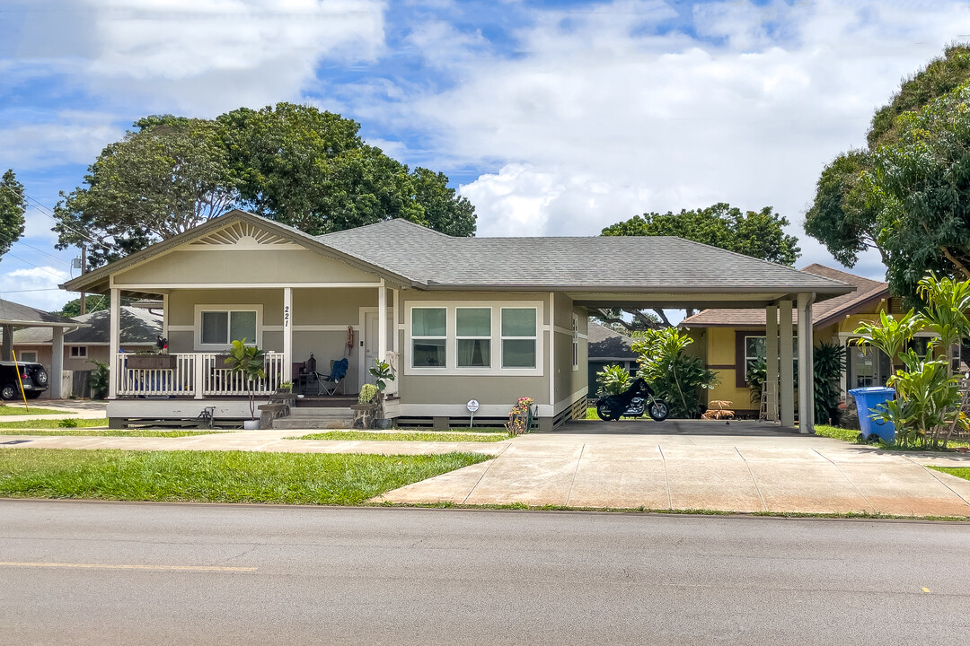 221 Kilani Ave in Wahiawa, HI - Building Photo