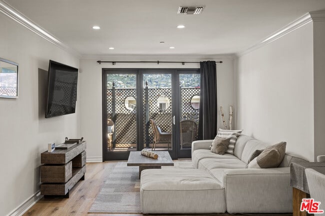 property at 122 N Clark Dr