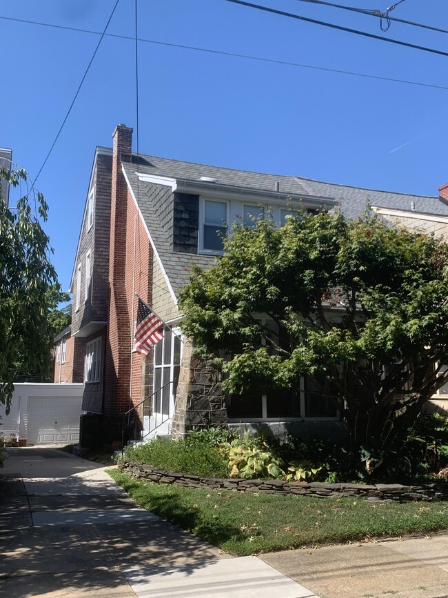 property at 816 W 22nd St