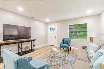 5802 N Suwanee Ave in Tampa, FL - Foto de edificio - Building Photo