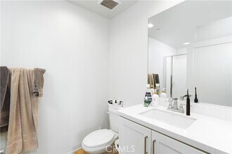 166 Novel in Irvine, CA - Building Photo - Building Photo