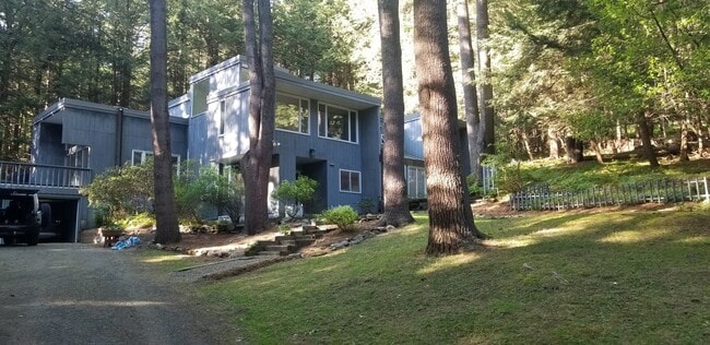 10 Pine Dr, Unit 2 in Hanover, NH - Foto de edificio - Building Photo