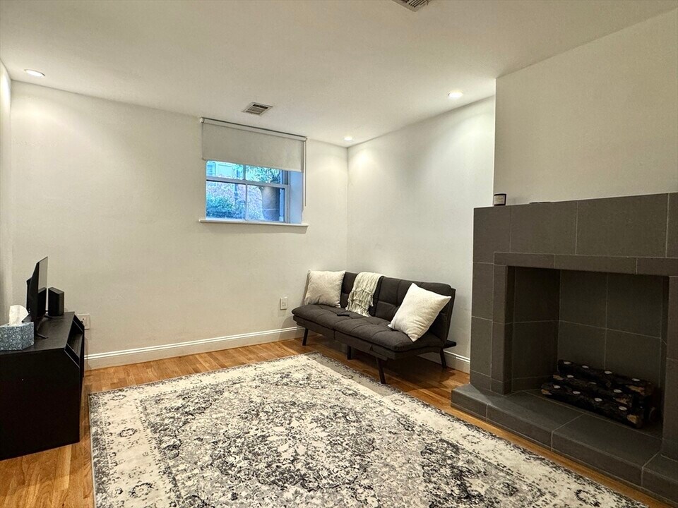 124 Beacon St in Boston, MA - Building Photo