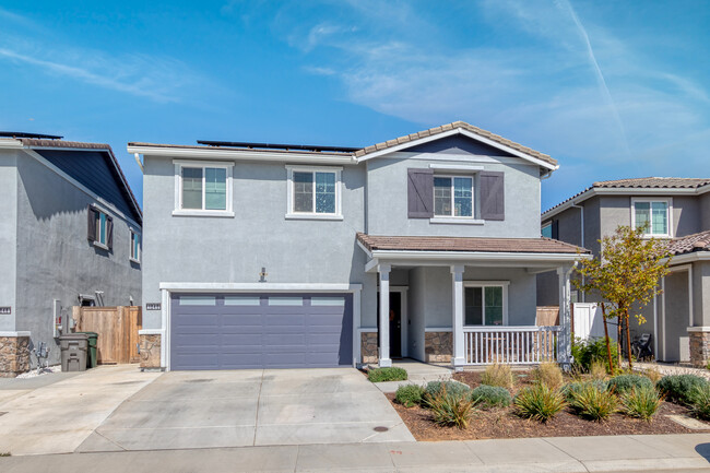 1040 Star Gate Dr in Roseville, CA - Building Photo - Building Photo