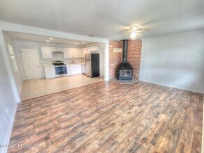 3919 Skycrest Dr in Jacksonville, FL - Building Photo - Building Photo