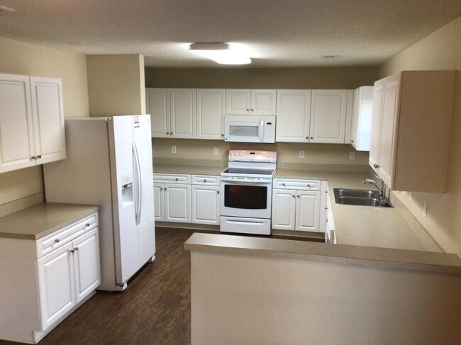 103 Lakewood Dr in Summerville, SC - Building Photo - Building Photo