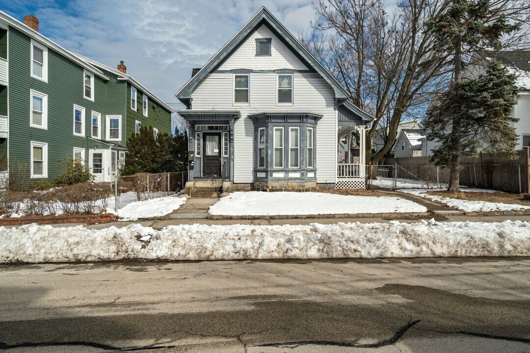 96 Prospect St-Unit -Unit #2 in Manchester, NH - Building Photo