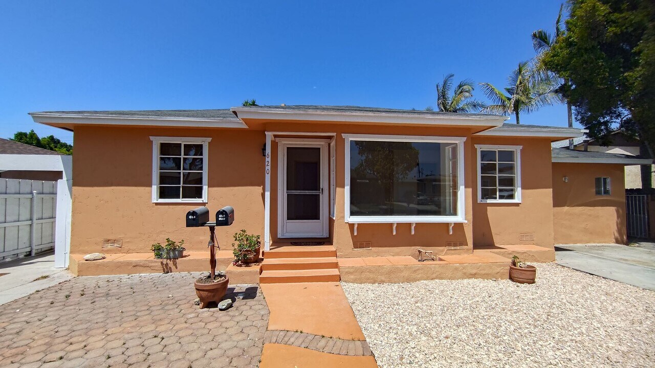 620 Oaklawn Ave in Chula Vista, CA - Building Photo