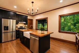 6789 N Elm Tree Rd in Glendale, WI - Building Photo