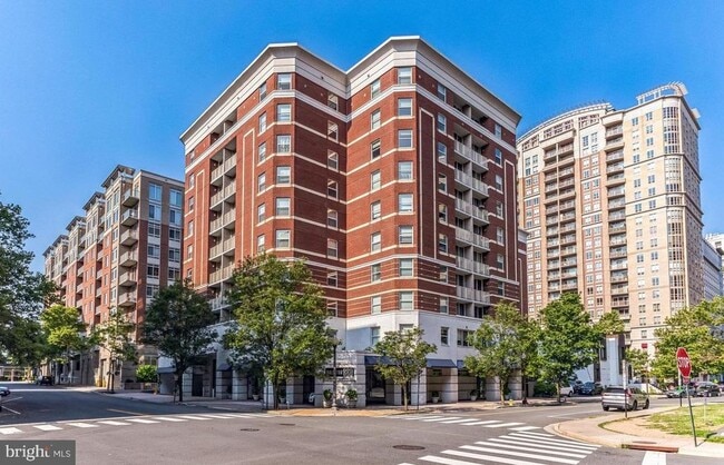 property at 880 N Pollard St