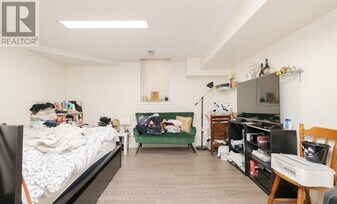 362 Kingsbridge Garden Cir in Mississauga, ON - Building Photo