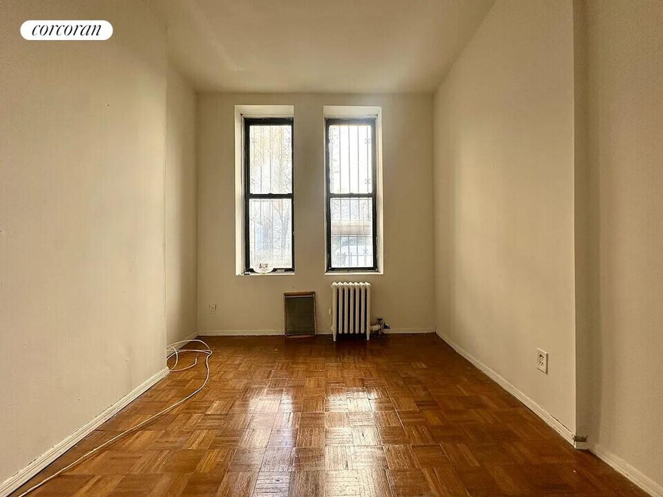 426 E 66th St in New York, NY - Building Photo
