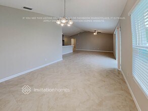 1021 SE Airoso Blvd in Port St. Lucie, FL - Foto de edificio - Building Photo