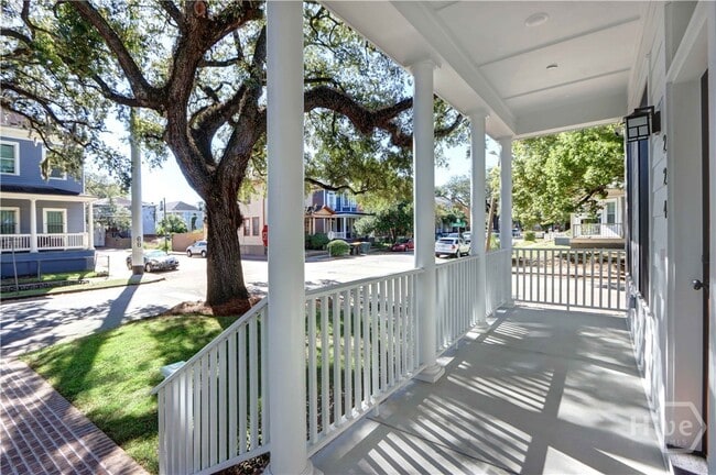 property at 222 W 39th St