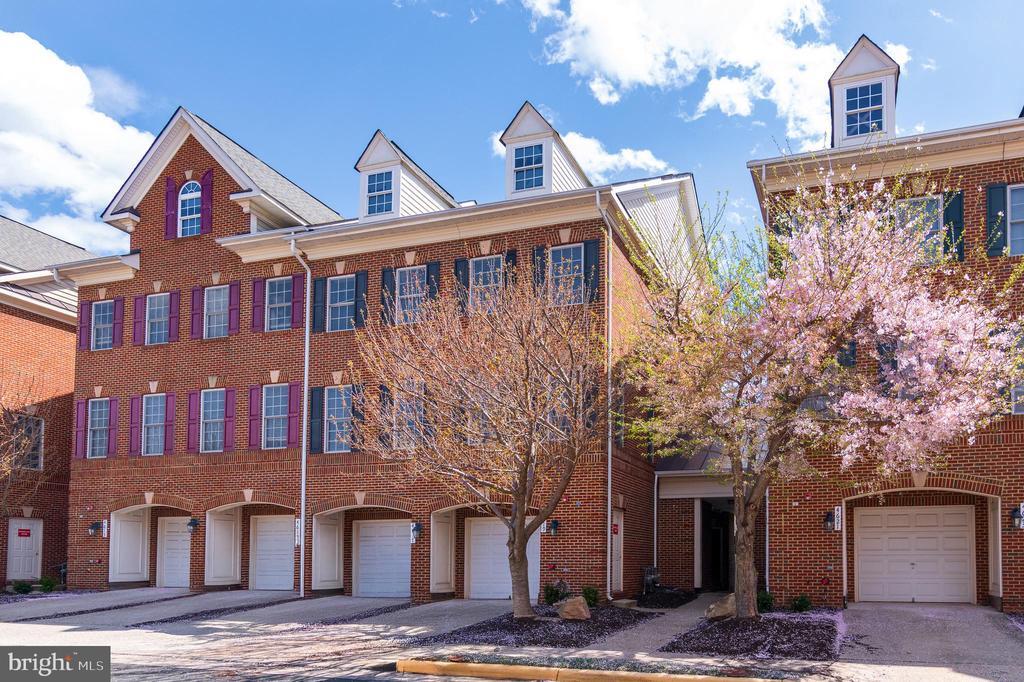 4619 Hummingbird Ln in Fairfax, VA - Building Photo