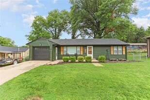 615 Barton St in Tonganoxie, KS - Building Photo