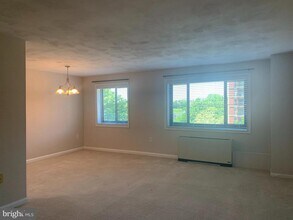 1200 S Arlington Ridge Rd in Arlington, VA - Building Photo - Building Photo