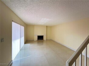 1607 Park Meadows Dr in Ft. Myers, FL - Building Photo - Building Photo